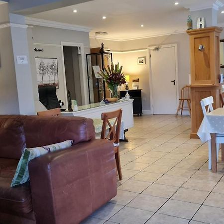 Hurtwood Hotel Peaslake Екстериор снимка