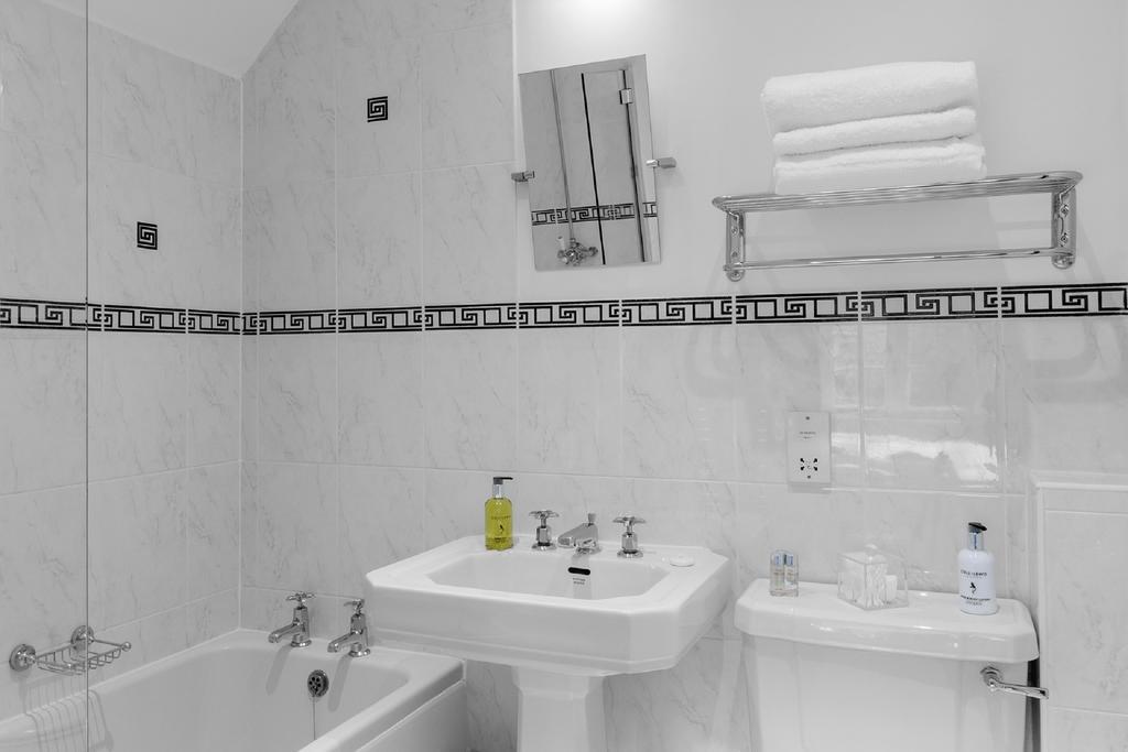 Hurtwood Hotel Peaslake Екстериор снимка