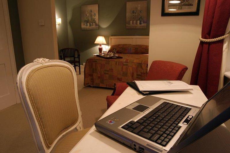 Hurtwood Hotel Peaslake Стая снимка