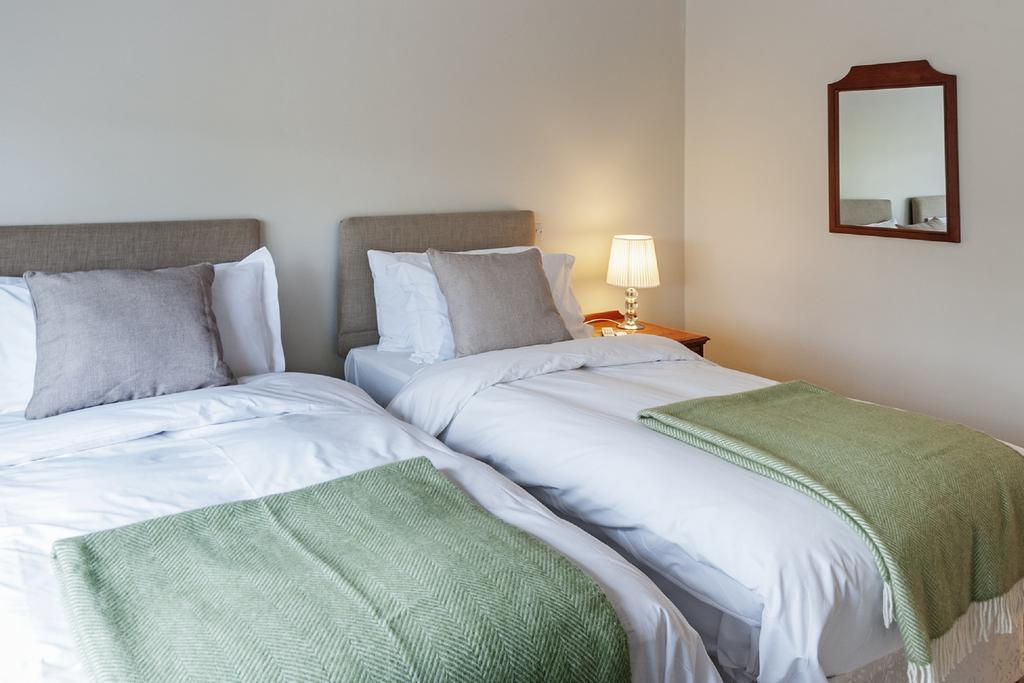 Hurtwood Hotel Peaslake Екстериор снимка