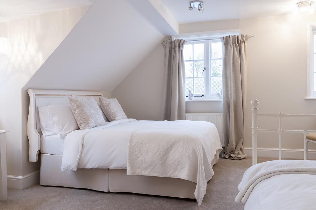 Hurtwood Hotel Peaslake Екстериор снимка