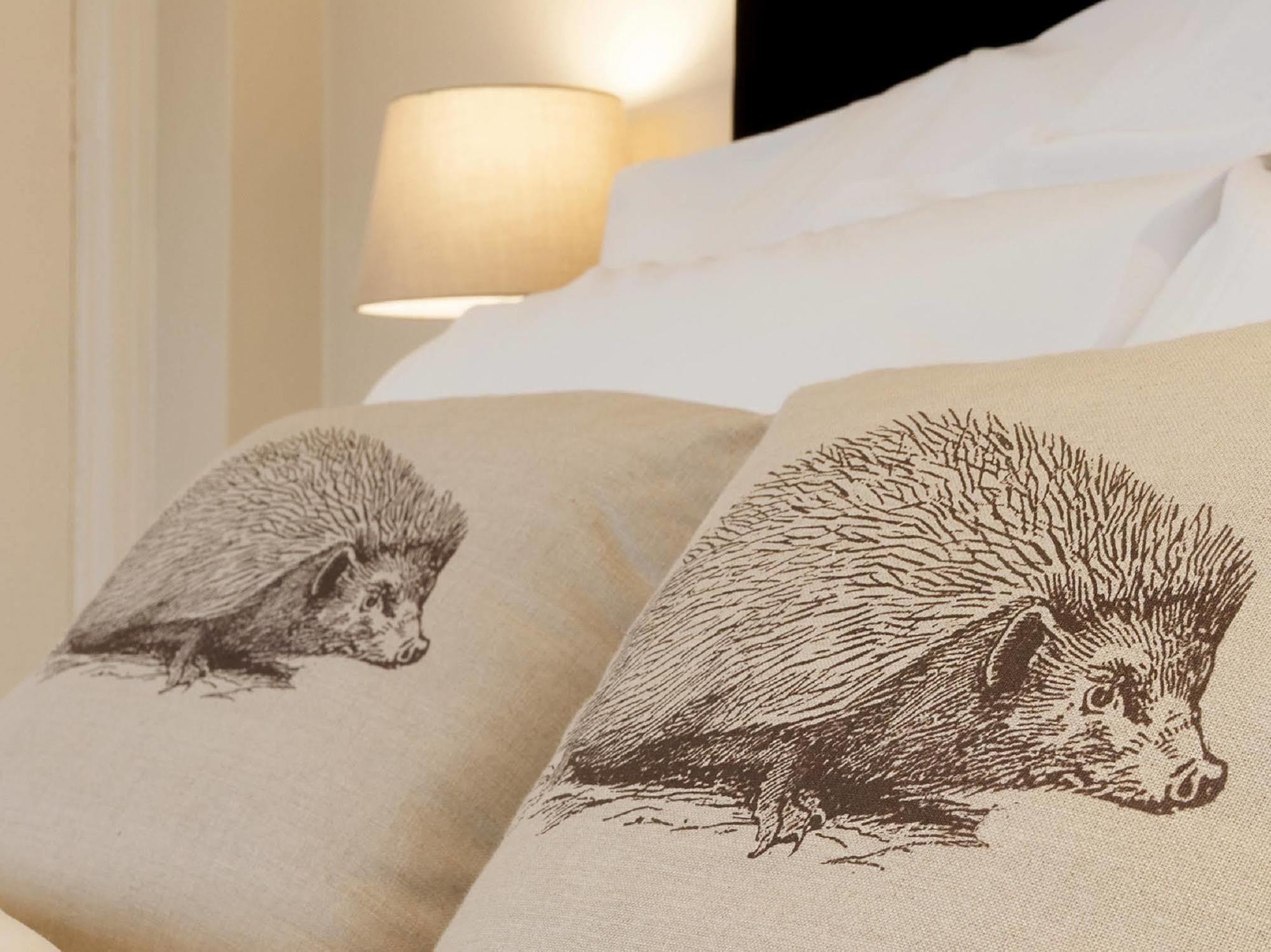 Hurtwood Hotel Peaslake Екстериор снимка